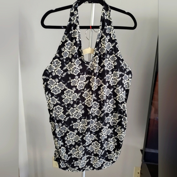 Lane Bryant Halter Top With Runched Sides Black White Floral Print 18/20 NWOT - Picture 1 of 2